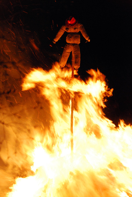 Eifeler Mundart: Die Tradition des Burgbrennens