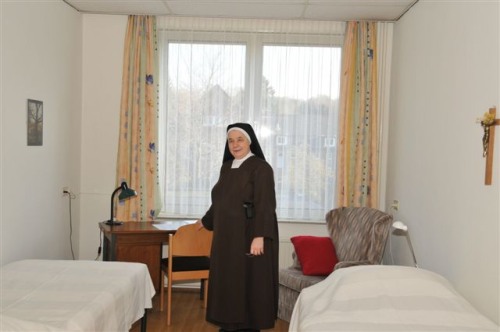 Eifeler Mundart: Klosterschwester im Karmel zu Sittard