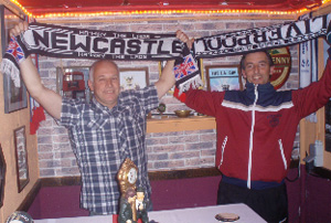 Kelmiser Mundart: Zwei Premier League Fans aus Kelmis