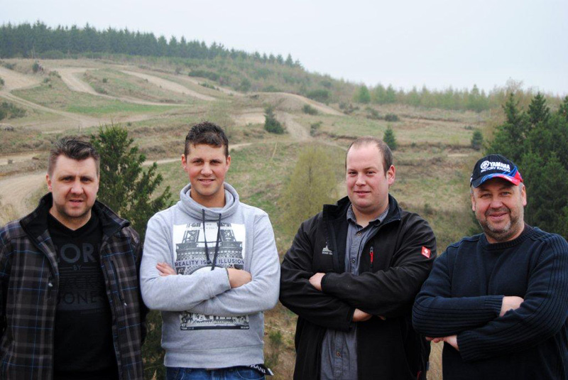 Eifeler Mundart: Motocrossrennen in Dürler unter Flutlicht