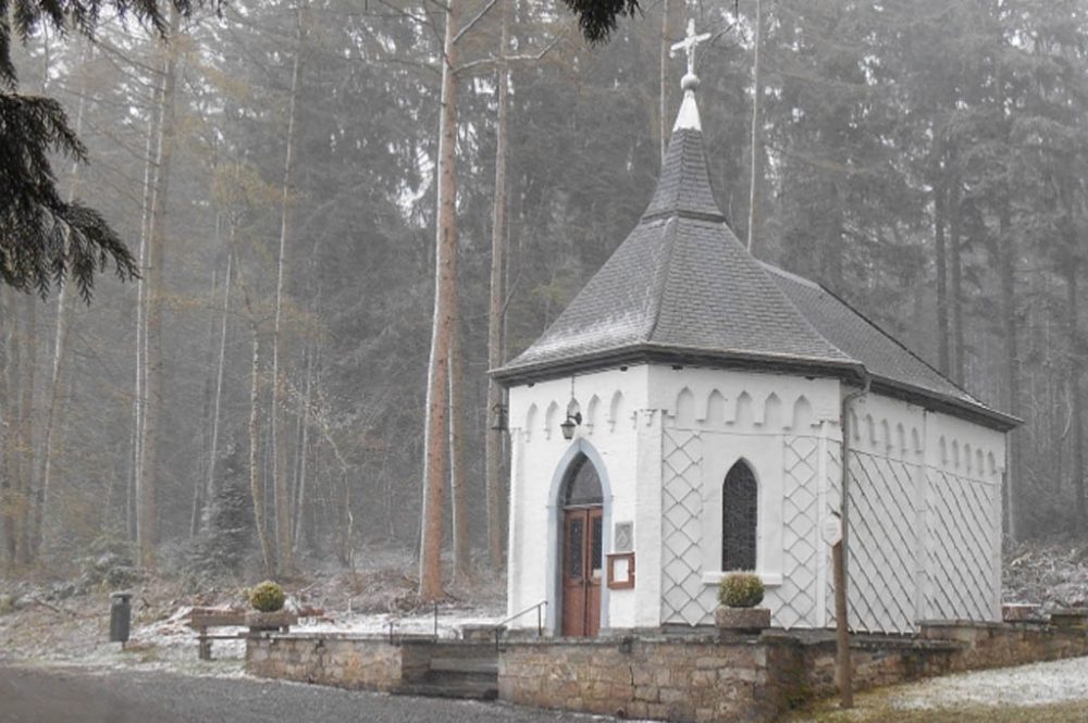 Eifeler Mundart: Die Kapelle von Tinseu-Bois & Pfingstbräuche