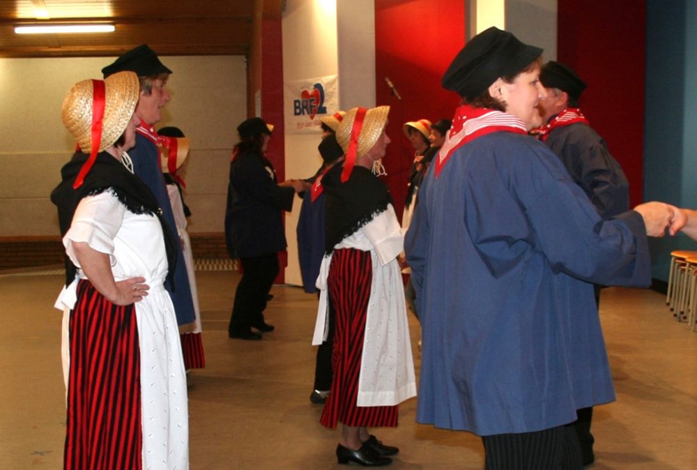 Eifeler Mundart: Lasst uns mal ein Tänzchen wagen