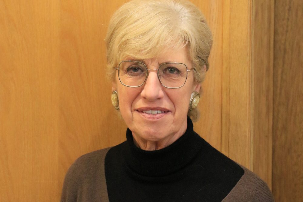 Eifeler Mundart: Das Hügelgrab im Ortsteil Tömmel in Amel